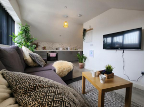 ApartHotel Flat 4 - 10 min to centre by Property Promise